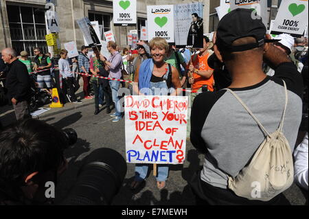 London, UK, UK. 21. Sep, 2014. Emma Thompson besucht Fototermin für die "Volkspartei Klima Marsch", unterstützt durch die Klima-Koalition in die Führung bis zu dem UN-Klimagipfel in New York am 23. September bei 2 Tempel. Bildnachweis: Ferdaus Shamim/ZUMA Draht/Alamy Live-Nachrichten Stockfoto