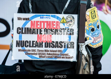 London, UK. 21. September 2014. People es Climate March, London – im Rahmen einer internationalen Tag des Protests - unter der Leitung von Emma Thompson und Vivienne Westwood - Menschen marschieren auf Nachfrage: "eine Welt mit einer Wirtschaft, das funktioniert für Mensch und Umwelt; eine Welt, die sicher vor den verheerenden Auswirkungen des Klimawandels ändern; und eine Welt mit guten Jobs, saubere Luft und gesunde Gemeinschaften für jedermann.  Der Marsch im Tempel Ort begann und endete außerhalb Parlament – Westminster, London, UK, 21. September 2014. Guy Bell / Alamy Live News Stockfoto