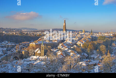 Bern Stadt mit frischem Schnee bedeckt Stockfoto