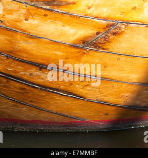 Holzrumpf altholländischen Fischereifahrzeugs Stockfoto