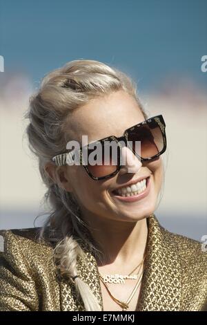 San Sebastian, Baskenland, Spanien. 21. Sep, 2014. Schauspielerin NOOMI RAPACE tragen Sonnenbrillen, da sie "The Drop" Fototermin während der 62. internationalen Filmfestival San Sebastián im Kursaal Palace in San Sebastian, Spanien besucht. Bildnachweis: Jack Abuin/ZUMA Draht/Alamy Live-Nachrichten Stockfoto