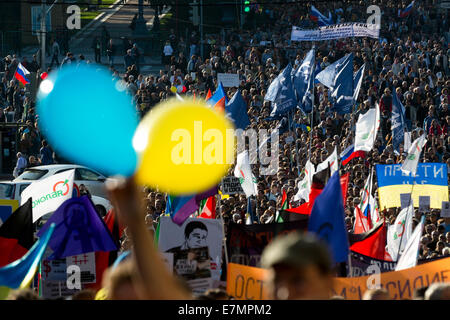 Moskau, Russland. 21. Sep, 2014. Tausende von Menschen marschierten in Moskau am 21. September Aufruf für den Frieden in der östlichen Ukraine Credit: Nikolay Vinokurov/Alamy Live News Stockfoto