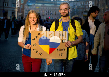 Moskau, Russland. 21. Sep, 2014. Tausende von Menschen marschierten in Moskau am 21. September Aufruf für den Frieden in der östlichen Ukraine Credit: Nikolay Vinokurov/Alamy Live News Stockfoto