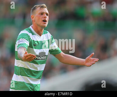 Glasgow, Schottland. 21. Sep, 2014. Scottish Premier League. Celtic gegen Motherwell. John Guidetti versucht die keltischen Masse los zu bekommen © Action Plus Sport/Alamy Live News Stockfoto