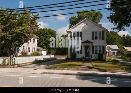 Straßenszene von New England und die malerische kleine Stadt North Scituate, Rhode Island. 02857 Stockfoto