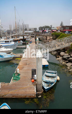 Boote im Hafen von Morro Bay entlang der kalifornischen Küste Stockfoto