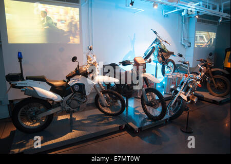 Bond in Bewegung: die größte offizielle Sammlung von Original James Bond Erinnerungsstücke Ausstellung im Filmmuseum London.  Mitwirkende: Atmosphäre wo: London, Vereinigtes Königreich bei: 18. März 2014 Stockfoto