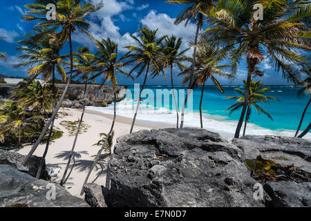 Schöner sonniger Tag am atemberaubenden tropischen Strand am unteren Bay, Barbados, West Indies. Wünschte, ich war immer noch da! Stockfoto