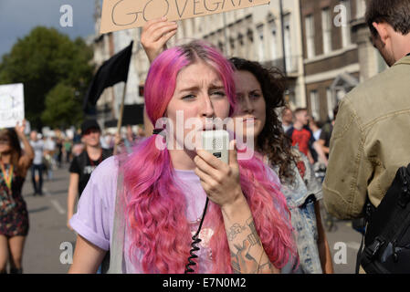 London, UK. 21. September 2014. Tierparade mit Zehntausenden normale Menschen, Hausfrauen, Familie, Kinder und Babys marschieren, um Bewusstsein für die klimatischen Veränderungen rund um den Globus zu bringen.  Bildnachweis: Siehe Li/Alamy Live News Stockfoto