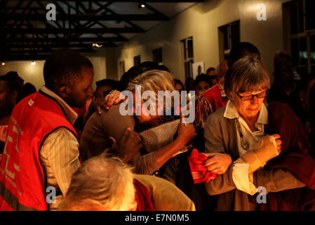 Nairobi, Kenia. 21. Sep, 2014. Menschen versammeln sich im National Museum, des ersten Jahrestages der Westgate Einkaufszentrum Angriff verursacht 67 Todesfälle in Nairobi, der Hauptstadt Kenias, am 21. September 2014. Bildnachweis: Zhou Xiaoxiong/Xinhua/Alamy Live-Nachrichten Stockfoto