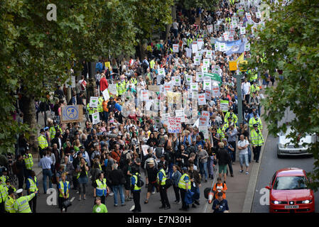 London, UK. 21. September 2014. Tierparade mit Zehntausenden normale Menschen, Hausfrauen, Familie, Kinder und Babys marschieren, um Bewusstsein für die klimatischen Veränderungen rund um den Globus zu bringen.  Bildnachweis: Siehe Li/Alamy Live News Stockfoto