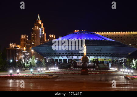 Nachtansicht des Zirkus in Astana, Kasachstan Stockfoto