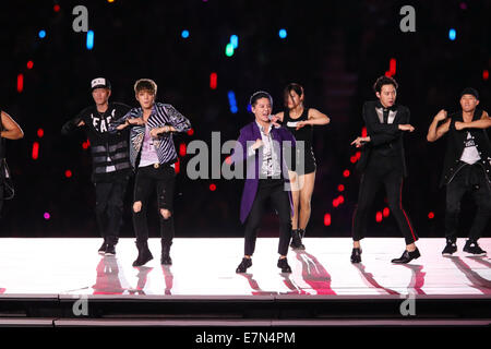 JYJ, 19. September 2014: Eröffnungsfeier am Incheon Asiad Hauptstadion während der 2014 Incheon asiatische Spiele in Incheon, Südkorea. © YUTAKA/AFLO SPORT/Alamy Live-Nachrichten Stockfoto