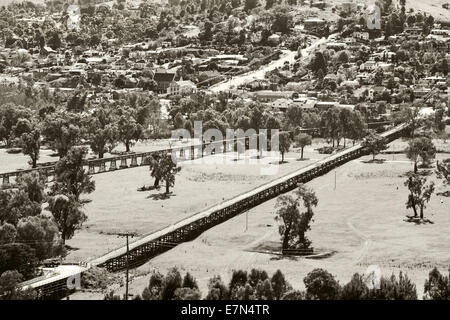 Die Landschaft am Gundagai ist geprägt von vier Brücken die Murrumbidgee Wohnungen: die historische Prince Alfred Brücke Stockfoto