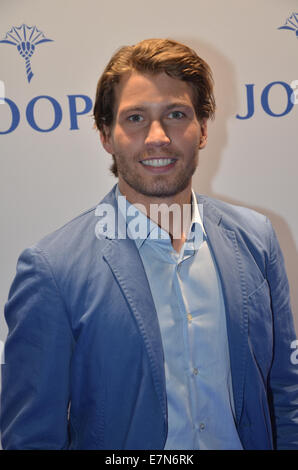 Prominenten Besuch Joop Store Opening am Koe Bogen.  Mitwirkende: Raul Richter wo: Düsseldorf bei: 19. März 2014 Stockfoto