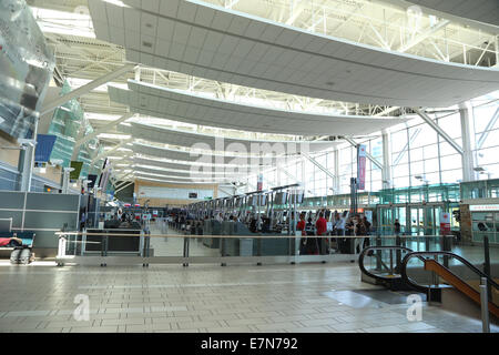 Vancouver, BC Kanada - 13. September 2014: Einseitig YVR Flughafen Lobby in Vancouver BC Kanada. Stockfoto