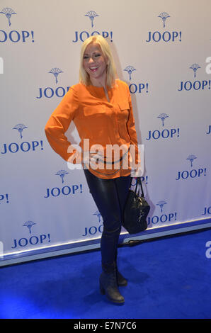 Prominenten Besuch Joop Store Opening am Koe Bogen.  Mitwirkende: Aleksandra Bechtel wo: Düsseldorf bei: 19. März 2014 Stockfoto