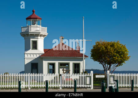 Mukilteo Lighhouse (gegr. 1906) an den Ufern des Puget Sound, Mukilteo, Washington, USA Stockfoto
