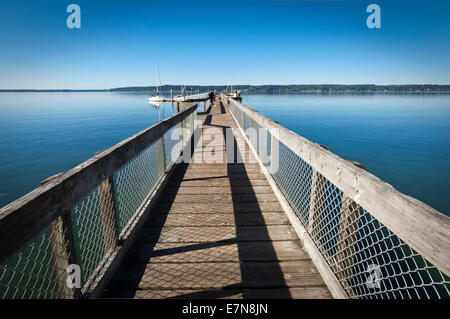 Dock im Joemma Beach State Park auf der Halbinsel Schlüssel, Washington, USA Stockfoto