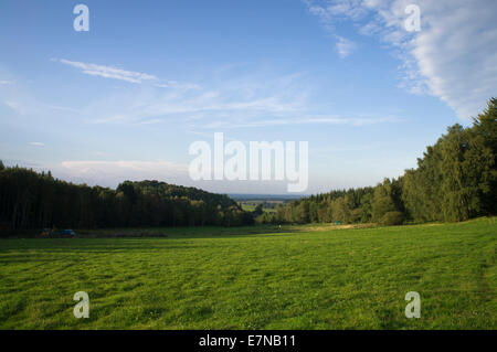 Südböhmen, Novohradske Gebirge, Feld, Wiese, Himmel, Wolken, bewölkt, grüne, blaue Farbe, 8. September 2014 (CTK Foto/Libor Sojka) Stockfoto