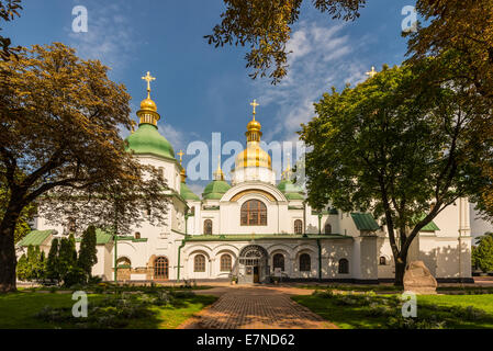 Vorderansicht auf Saint Sophia Cathedral in Kiew, Ukraine in Herbsttag Stockfoto