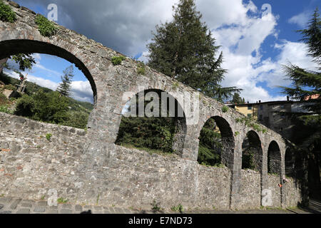 Aquädukt, Barga, Toskana, Italien, sightseeing, Ort von Interesse, Anbetung, mittelalterliche Stadt, Urlaub, Roman Architecture Stockfoto