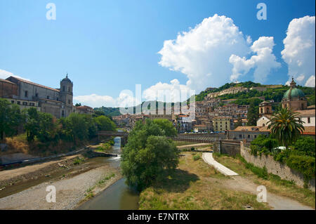 Europa, Italien, Kalabrien, draußen, Tag, niemand, Cosenza, Blick auf die Stadt, Stadt, Stadt, Stadt-, Gemeinde-, Stockfoto