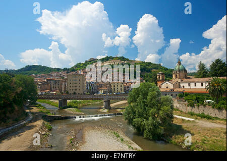 Europa, Italien, Kalabrien, draußen, Tag, niemand, Cosenza, Blick auf die Stadt, Stadt, Stadt, Stadt-, Gemeinde-, Stockfoto