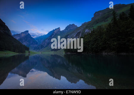 Alpen, Alpstein, Alpstein Bereich, Appenzell, Appenzell Innerrhoden, Aussicht, Berge, Bergpanorama, Berge, blaue Stunde, Dämmerung, Stockfoto