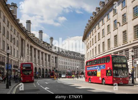 London, England, UK, Architektur, Stadt, Bus, berühmten, roten, Einkaufen, Straße, Tourismus, Reisen Stockfoto