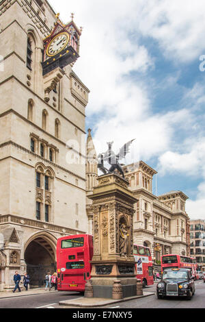 Stadt, Gericht, Drachen, Flotte, Fleet Street, Gerechtigkeit Tower, London, England, Turm, UK, Architektur, Uhr, Straße, Tourismus, trave Stockfoto