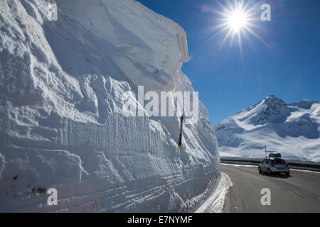 Engadin, Engadin, hoch, Schnee Wände, Berninapass, Street, Winter, Kanton, GR, Graubünden, Graubünden, Oberengadin, Berg, m Stockfoto