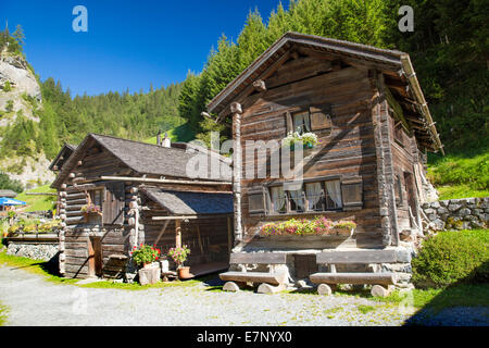 Calfeisental, St. Martin, Holz Dorfhäuser, SG, Kanton St. Gallen, Wasserrad, Schweiz, Europa, Stockfoto