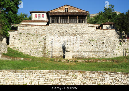 Burg, Albanien, Albanisch, Architektur, Balkan, Berat, Berati, Gebäude, byzantinische Zitadelle, Stadt, Kultur, Europa, europäisch, Stockfoto