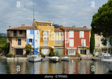 Europa, Frankreich, Provence-Alpes-Côte d ' Azur, Provence, Port Grimaud, Boote, Häuser Stockfoto