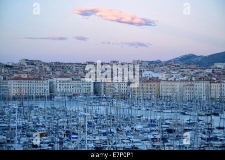 Europa, Frankreich, Provence-Alpes-Côte d ' Azur, Provence, Marseille, Hafen, Hafen, Stadt, Boote, Dämmerung Stockfoto