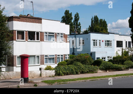 Art-Deco-Stil Doppelhäuser in Bromley, Südlondon. Stockfoto