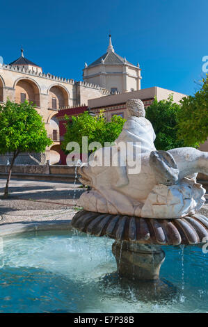 Brunnen im Plaza del Triumfo Cordoba Andalusien Spanien Stockfoto