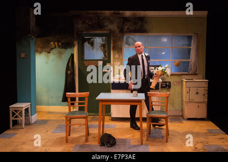 Gespenst aus ein perfektes Hotel, Arcola Theatre, Hackney, London. Michael fest als Travis Flut. Stockfoto