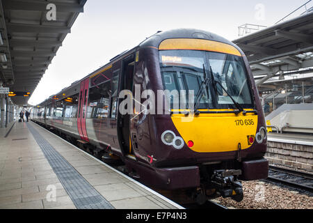 Klasse 170 638, Nottingham East Midlands, Crosscountry-s-Bahn am Bahnhof Derby, Derbyshire, UK Stockfoto