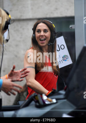 Mel C tritt Jo Whiley bei der BBC für ihren Sport Relief Herausforderung mit: Mel C Where: London, Vereinigtes Königreich bei: 20. März 2014 Stockfoto