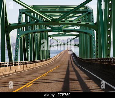 Washington-Oregon Grenze auf der Astoria - Megler Brücke, in Richtung Süden auf Oregon Stockfoto