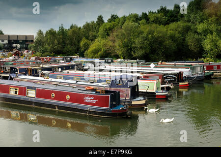 Festgemachten Schiffe an der Yeading Marina, Middlesex, England Stockfoto