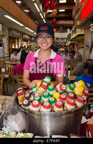 Vietnamesisch-amerikanische, Erwachsene Frau, Food-Court, Asian Garden Mall, Stadt von Westminster, Orange County, California, Vereinigte Staaten von Amerika Stockfoto