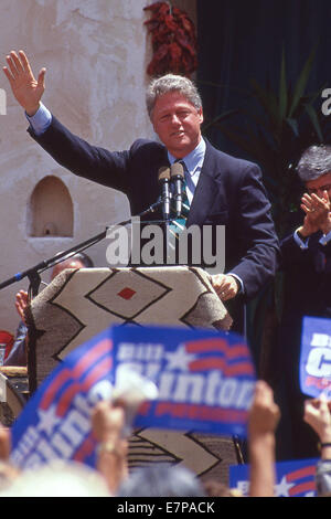 Albuquerque, New Mexico, USA. 8. März 2014. Demokratischen Präsidenten hoffnungsvollen Bill Clinton spricht mit der Masse während der Präsidentenkampagne 1992 in Albuquerque, NM am 19. Mai 1992. Clinton fuhr fort, um George HW Bush für die Präsidentschaft zu besiegen. ZUMA PRESS/Scott A. Miller © Scott A. Miller/ZUMA Wire/ZUMAPRESS.com/Alamy Live-Nachrichten Stockfoto