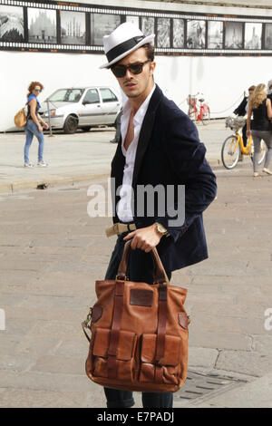 Gian Maria Sainato Ankunft bei der Stella Jean Frühjahr/Sommer 2015-Modenschau in Mailand, Italien - 17. September 2014 - Foto: Start-und Landebahn Manhattan/Paolo Diletto/Picture Alliance Stockfoto