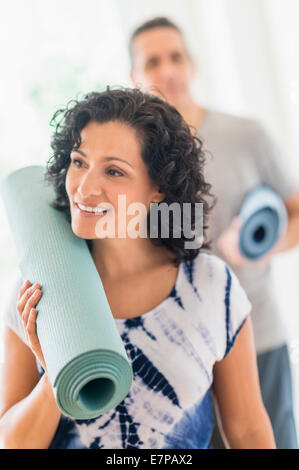 Paar im Fitness-Studio Stockfoto