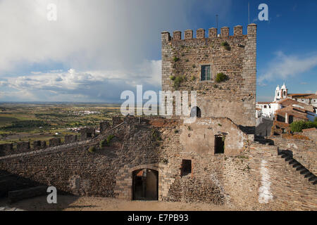 Mittelalterlichen Bergfried von Monsaraz, Alentejo, Portugal Stockfoto