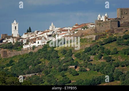 Blick auf die mittelalterliche Stadt Monsaraz, Alentejo, Portugal Stockfoto