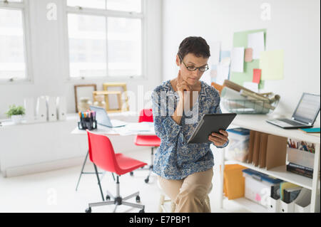 Frau arbeitet im home-office Stockfoto